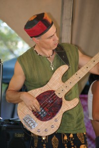 Donnie on Bass Earthdance '08